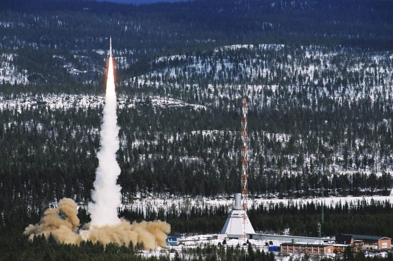 Шведська дослідницька ракета вибухнула в небі й впала на території Норвегії
