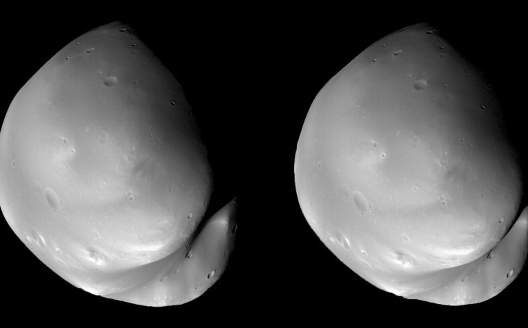 Исследовательский зонд ОАЭ показал самое детальное изображение спутника Марса - Деймоса (видео)