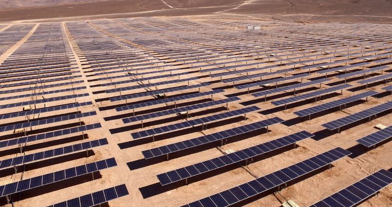 В Турции запустили крупнейшую солнечную электростанцию ​​в Европе