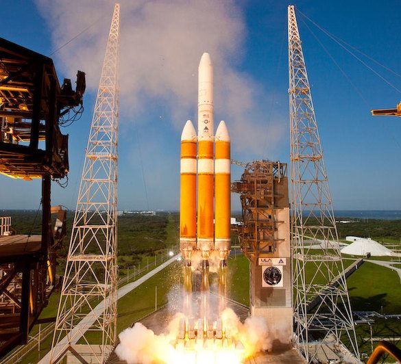 ULA запустила в космос ракету Delta IV Heavy с секретным спутником Пентагона (видео)