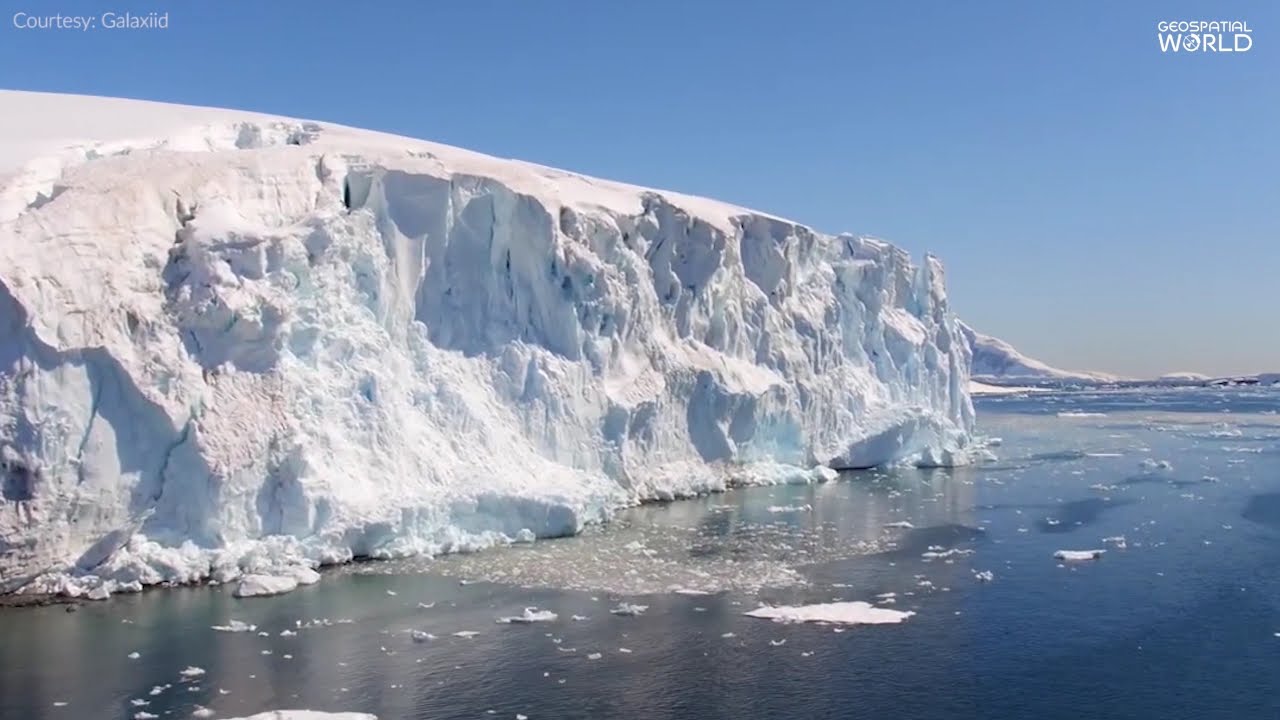 Найбільший у світі айсберг розколовся на 6 частин
