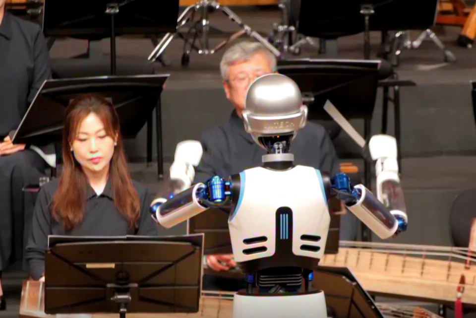 В Южной Корее роботу доверили дирижировать симфоническим оркестром