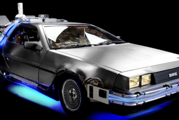 Відому DeLorean DMC12 з фільму "Назад у майбутнє" продали на аукціоні за $250 тисяч
