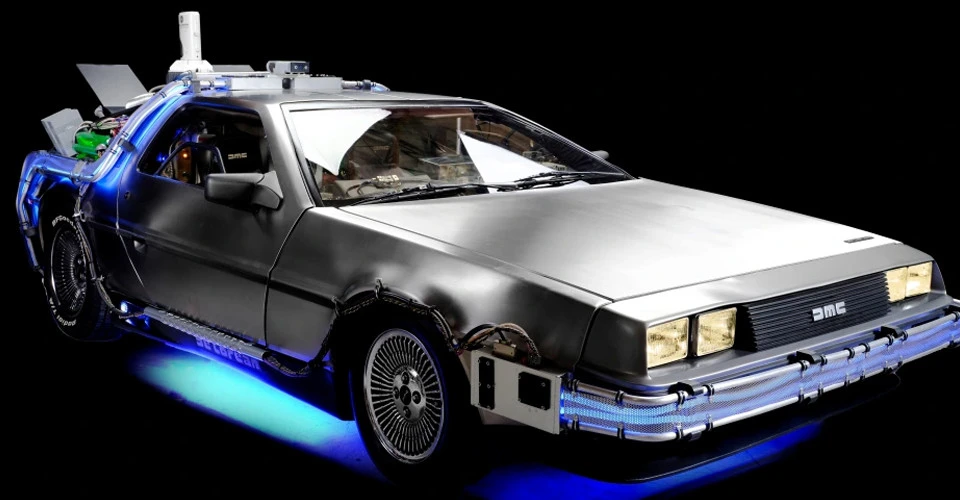 Знаменитую DeLorean DMC12 из фильма "Назад в будущее" продали на аукционе за $250 тысяч