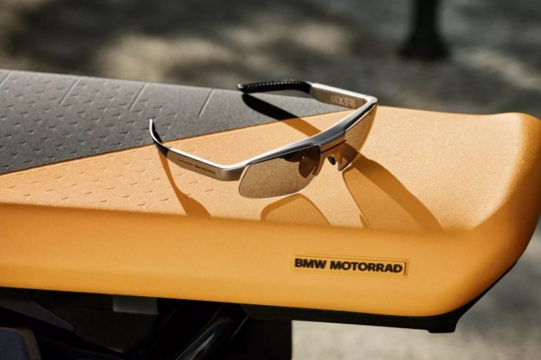 BMW випустила розумні очки для мотоциклістів