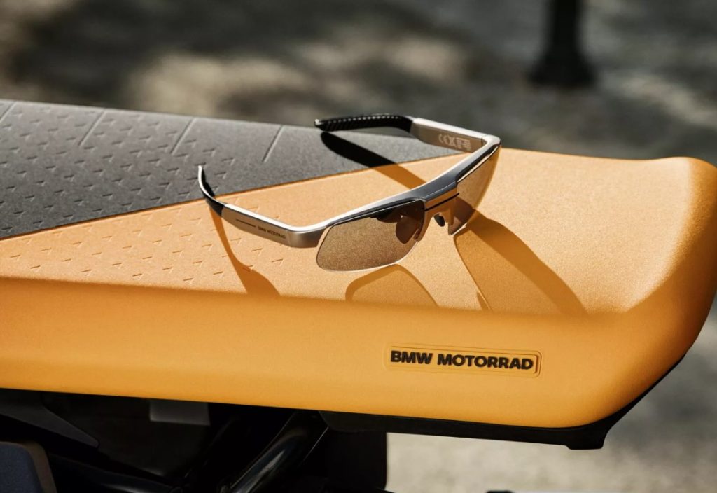 BMW выпустила умные очки для мотоциклистов