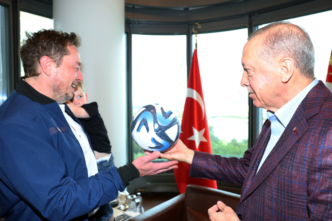 Реджеп Ердоган зустрівся з Ілоном Маском і запропонував йому побудувати завод Tesla в Туреччині