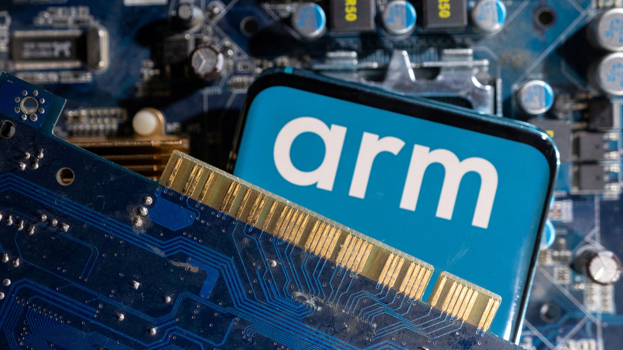 Виробник чіпів ARM провів найбільше розміщення акцій за рік. Компанію оцінили у $54,5 млрд