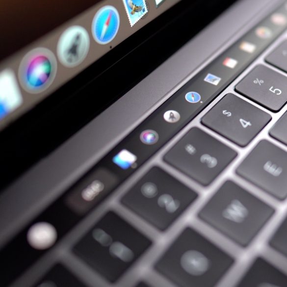 Apple зняла з продажу всі моделі MacBook Pro c сенсорною панеллю Touch Bar