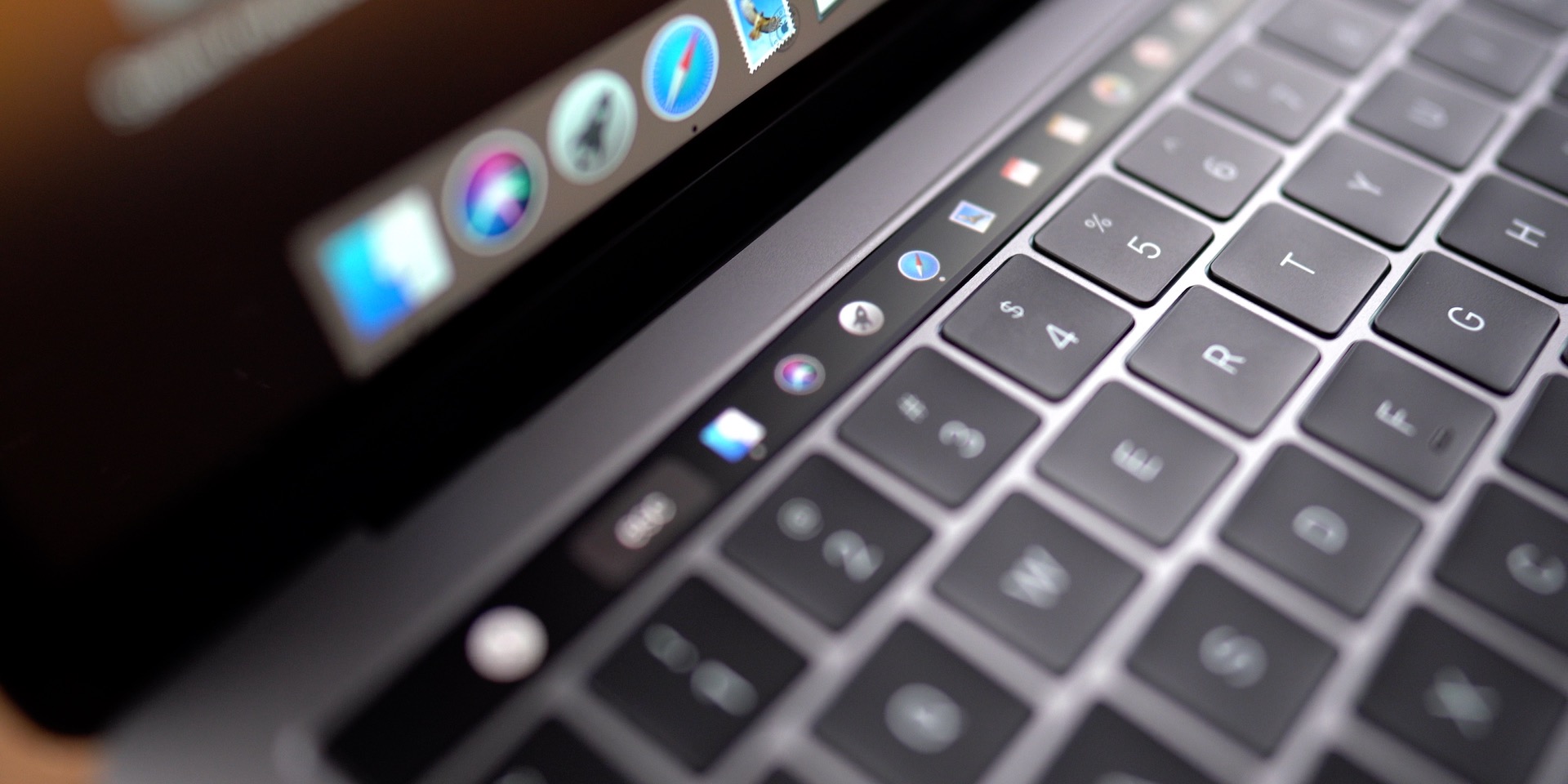 Apple сняла с продаж все модели MacBook Pro c сенсорной панелью Touch Bar