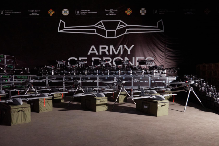 ЗСУ отримали від "Армії дронів" ще 900 безпілотників