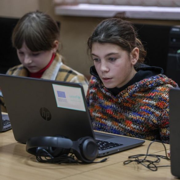 У листопаді ЮНІСЕФ передав майже 29 тисяч ноутбуків для дітей в Україні