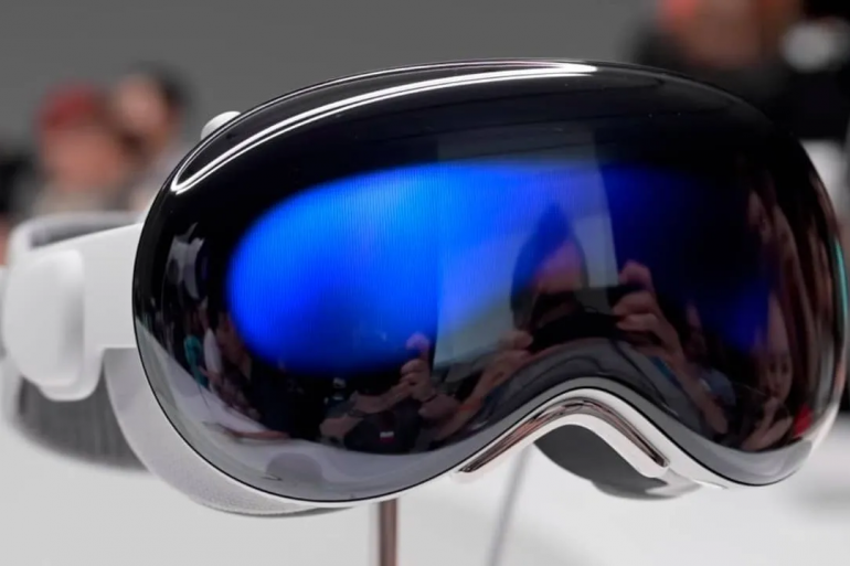 Apple планує до 2026 року продати до 10 мільйонів шоломів віртуальної реальності Vision Pro