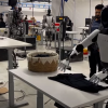 Tesla показала, как ее человекоподобный робот теперь умеет справляться с бытовыми вещами (ВИДЕО)