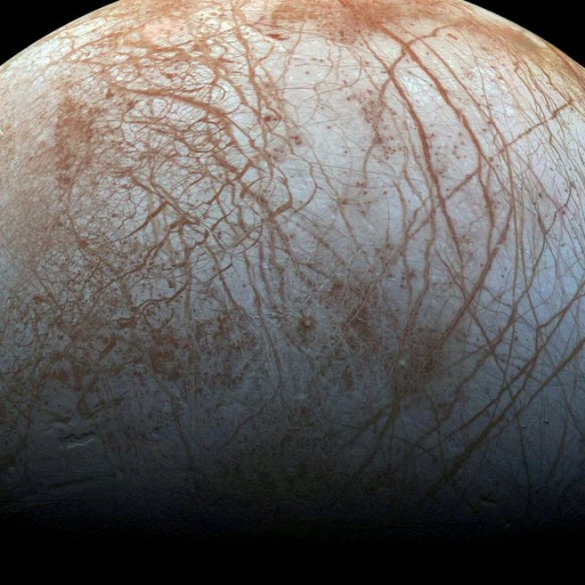 Вчені виявили, що супутник Юпітера щодня виробляє кисню на 1 млн осіб