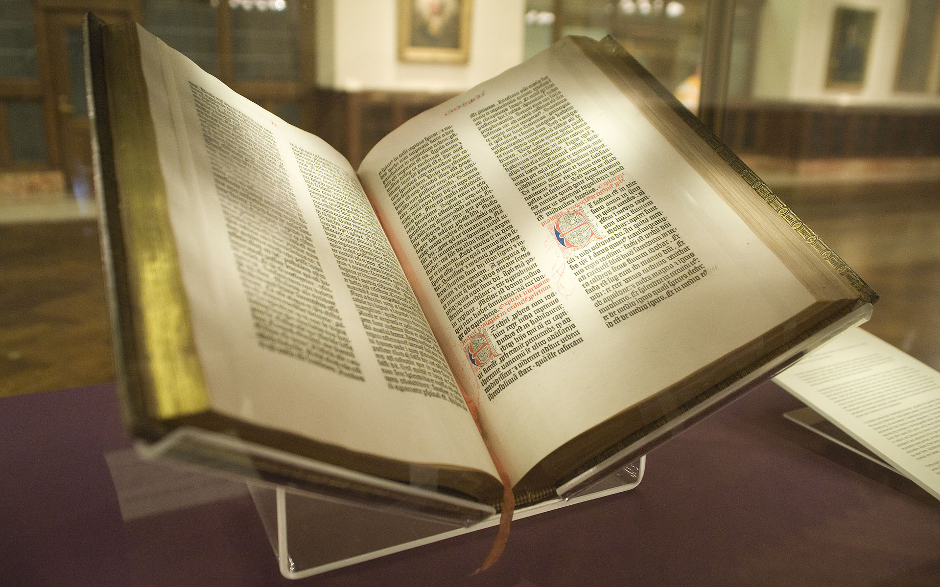 У Німеччині оцифрують дві перші у світі друковані Біблії