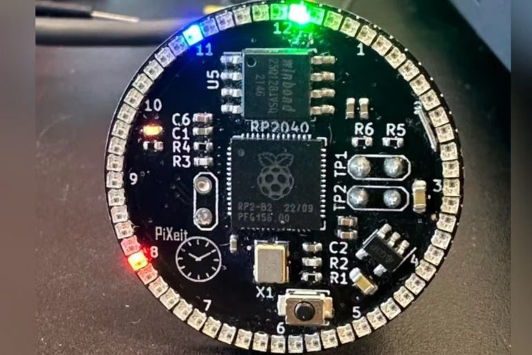 Одноплатний ПК Raspberry Pi перетворили на наручний годинник