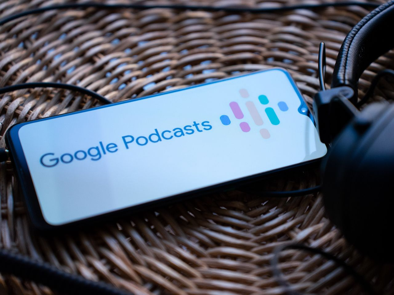 Сервіс Google Podcasts припиняє існування: куди перевести свої подкасти