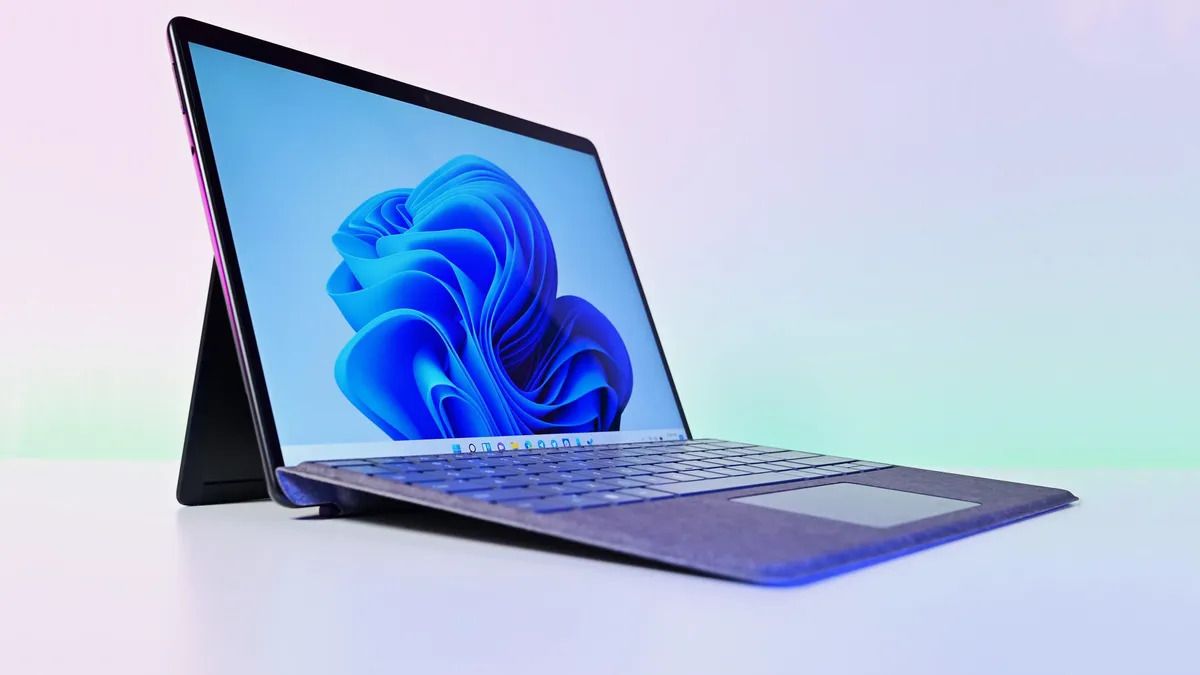 Microsoft упевнені, що їх нові ноутбуки будуть потужнішими за MacBook Air з чіпом M3