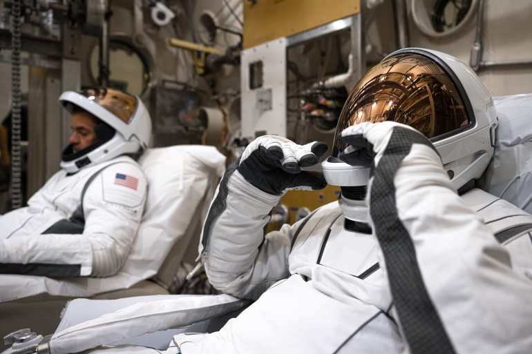 Новітні скафандри SpaceX EVA для виходу у відкритий космос готов (ФОТО)