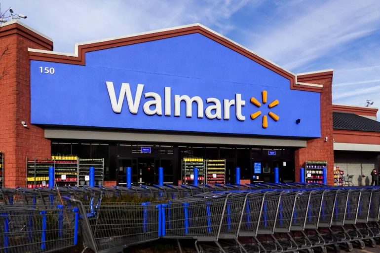 Люди почали збивати дрони мережі магазинів Walmart