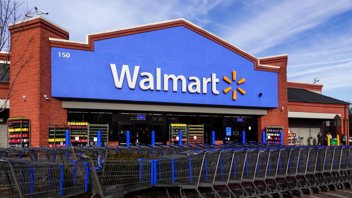 Люди почали збивати дрони мережі магазинів Walmart