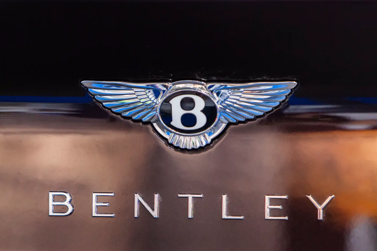 Bentley розробляє автомобільний дрон для пошуку вільних парковок (Фото)