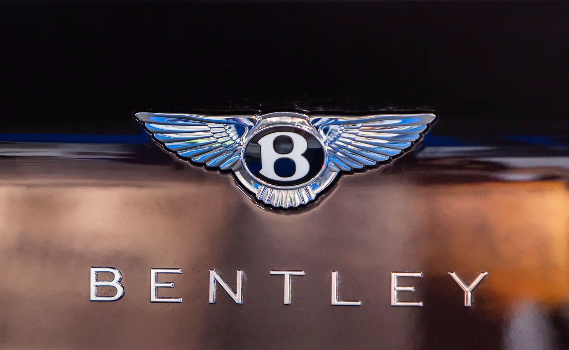 Bentley розробляє автомобільний дрон для пошуку вільних парковок (Фото)