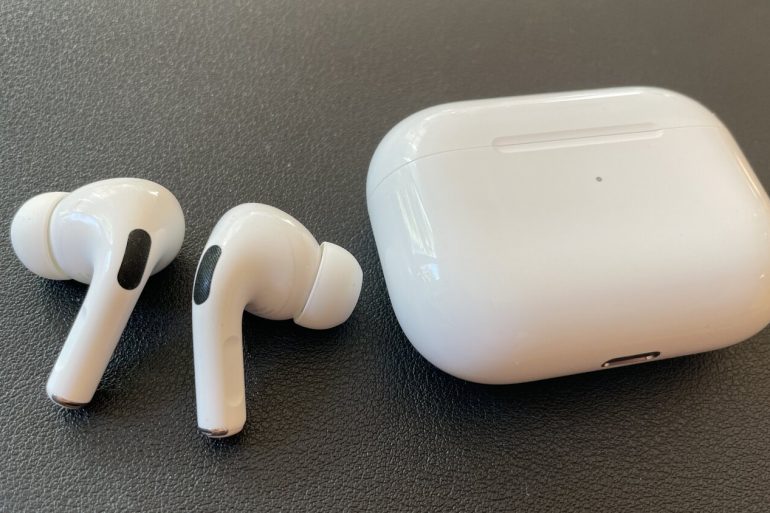 Apple видалила кнопку вимкнення шумозаглушення в навушниках AirPods Pro. Як її повернути?